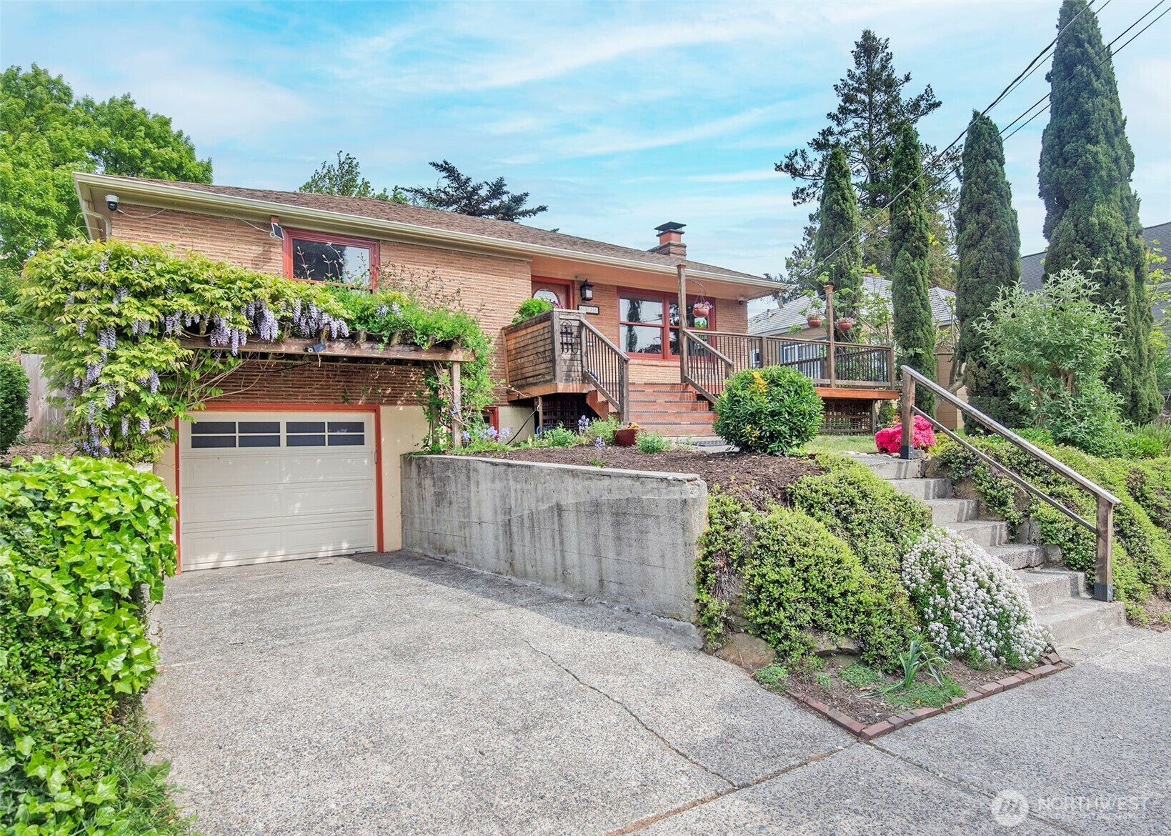 Property Photo: 8538 Latona Avenue NE WA 98115