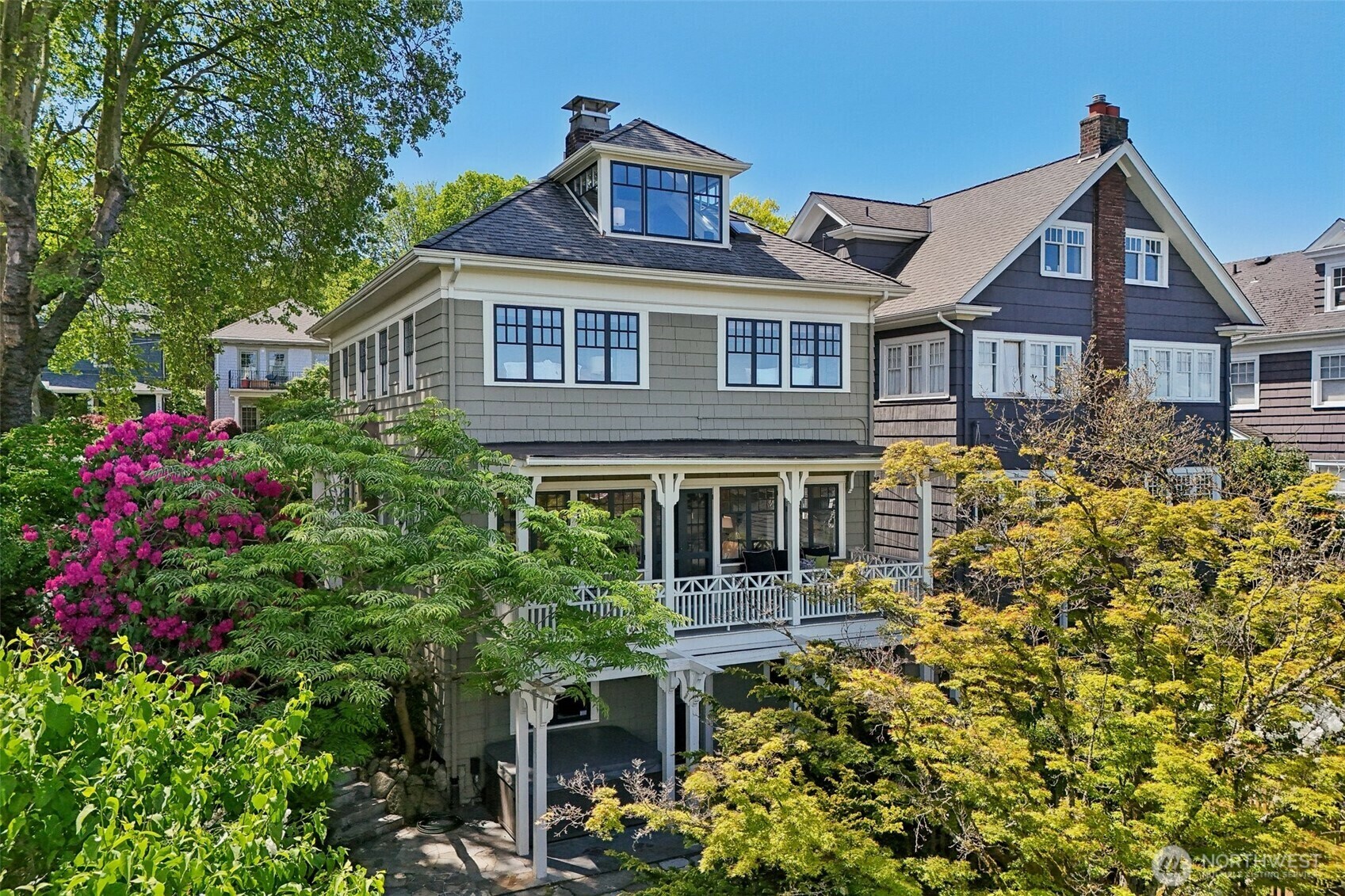 Property Photo: 1238 E Newton Street WA 98102