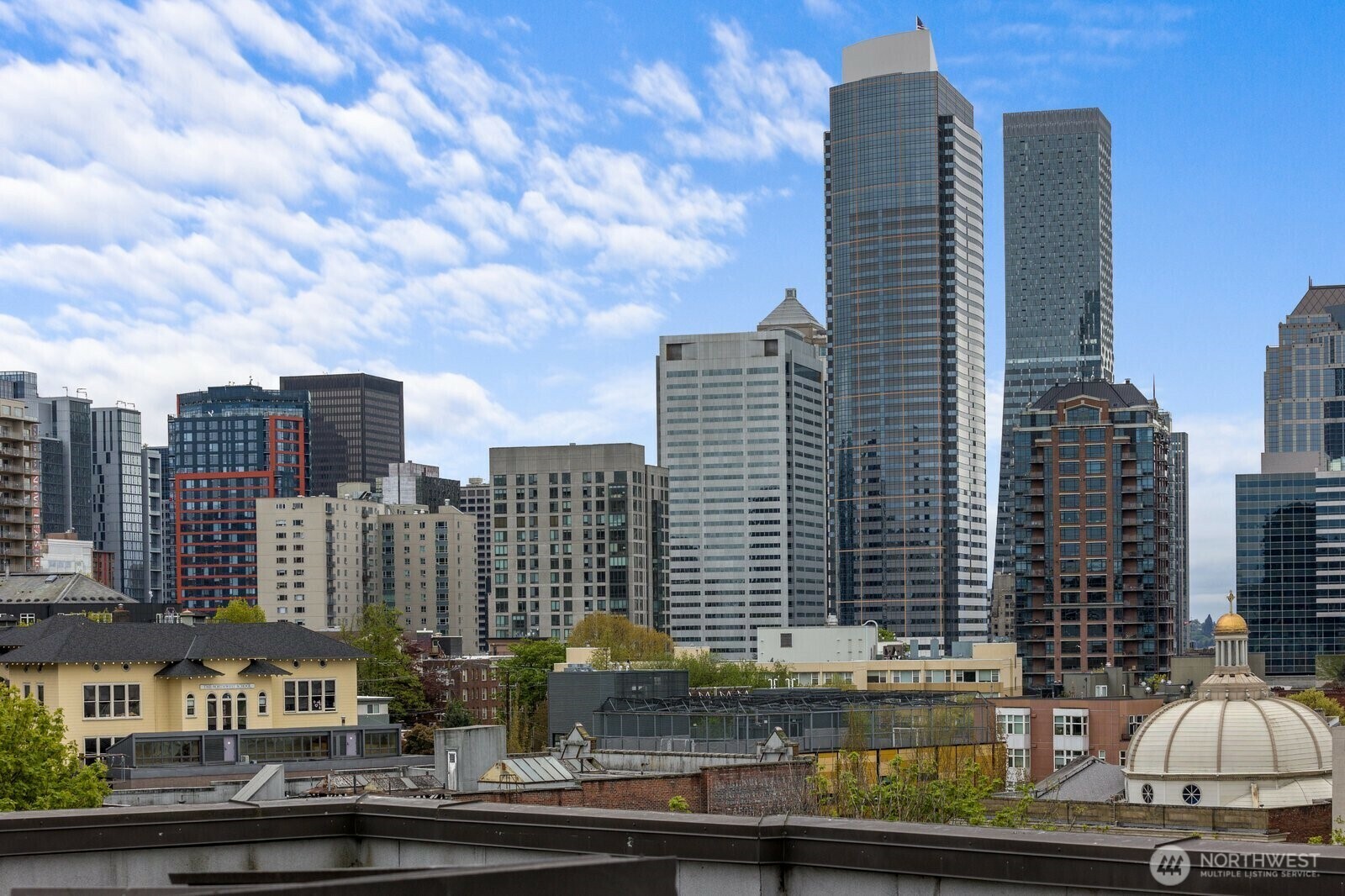 Property Photo: 1610 Belmont Avenue 604 WA 98122
