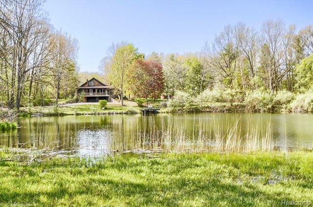 Property Photo: 1612 Deer Path Drive MI 48446