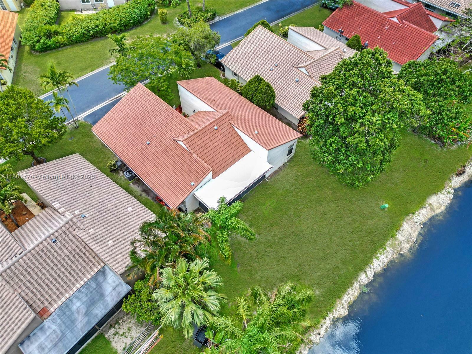 Property Photo: 1253 Spring Cir Dr FL 33071