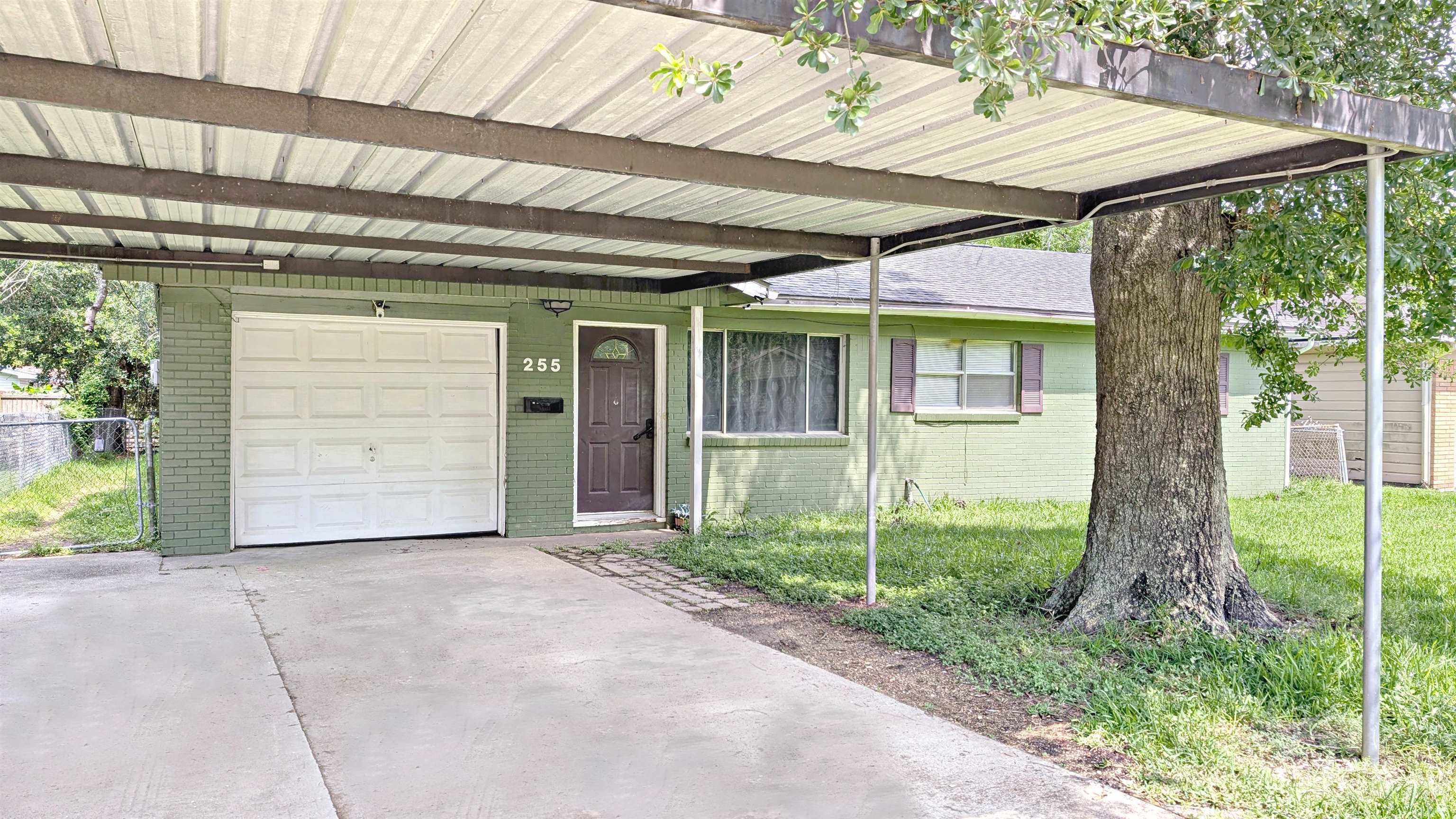 Property Photo:  255 Smelker  TX 77707 