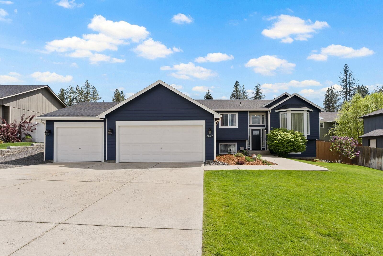 Property Photo:  3022 E Pineglen Ave  WA 99021 