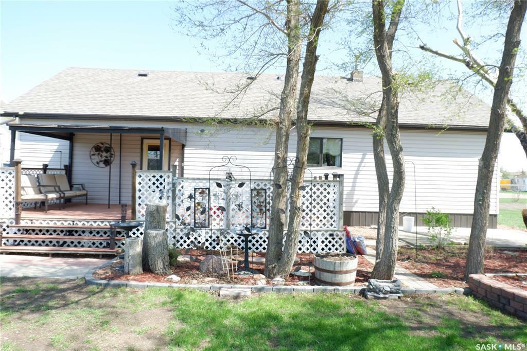 Property Photo: 15 A Avenue SK S0H 4K0