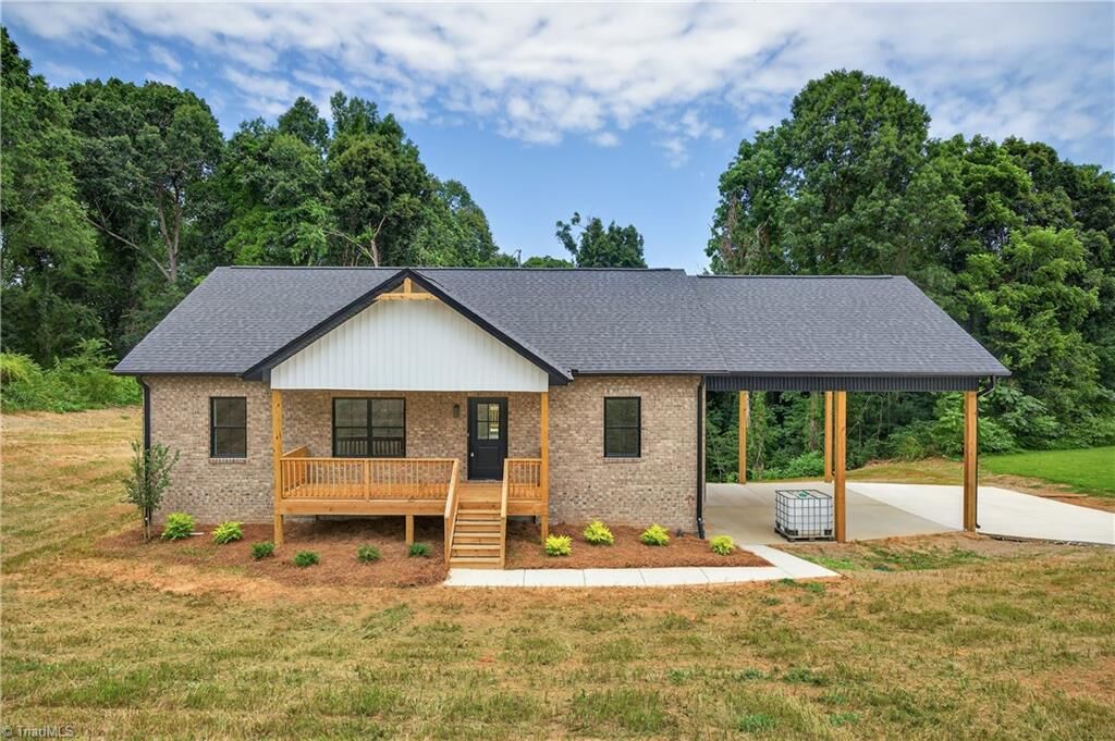 Property Photo: 6051 Tumbleweed Trail NC 27103