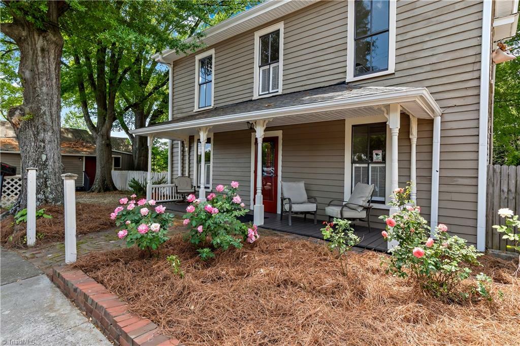 Property Photo: 1010 S Poplar Street NC 27101