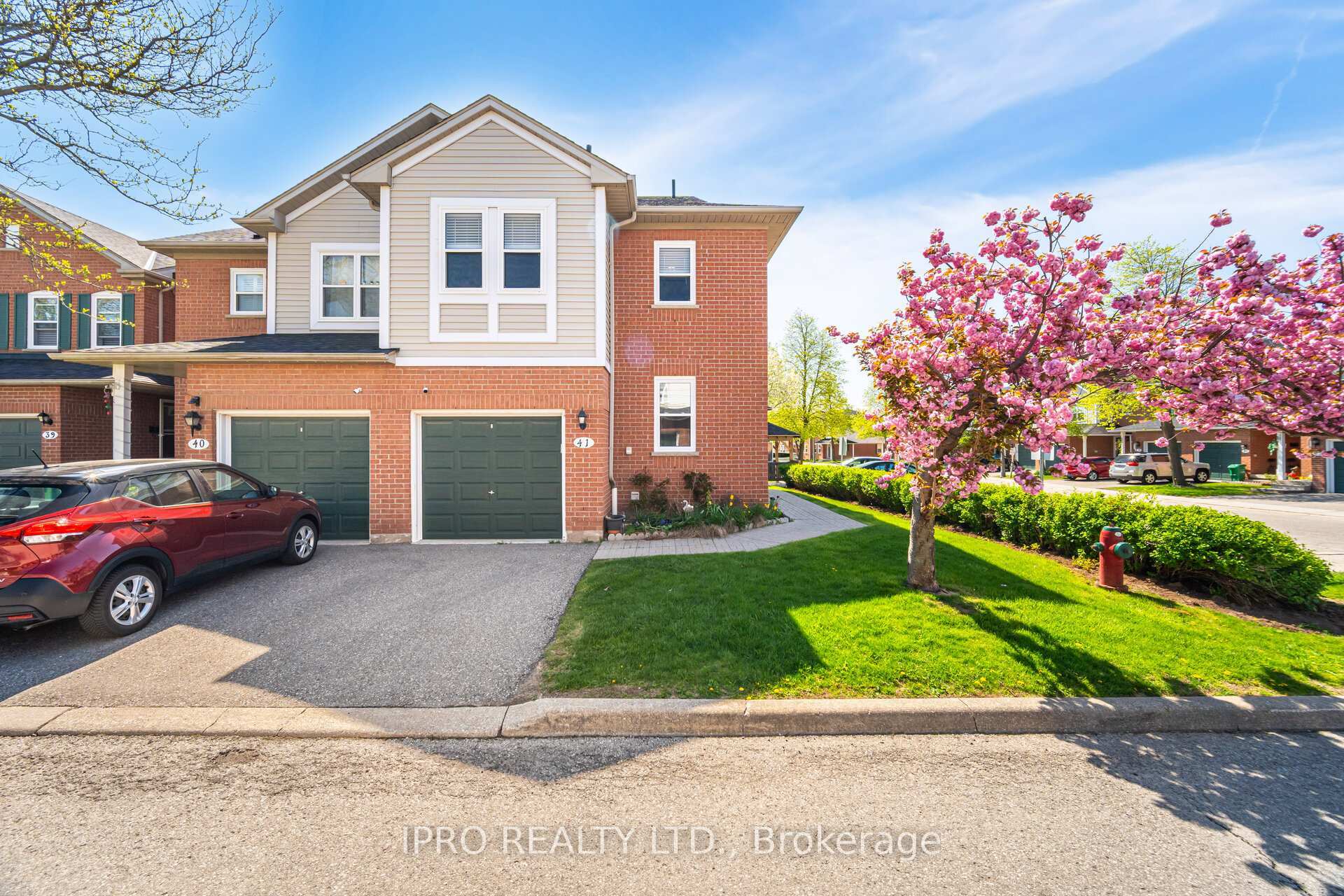 Property Photo: 5659 Glen Erin Drive E 41 ON L5M 5P2