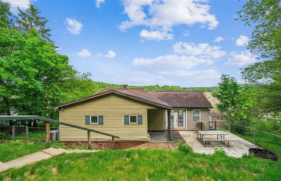 Property Photo:  322 N 4th St  PA 15089 