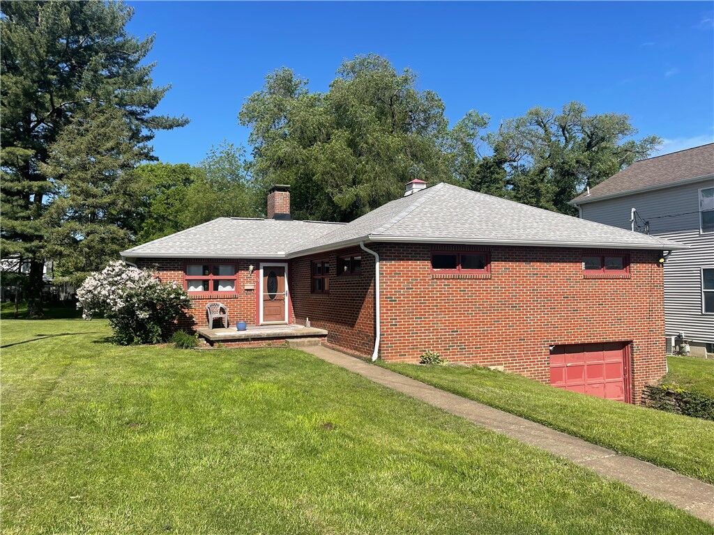 Property Photo:  21 Country Club Boulevard  PA 15401 