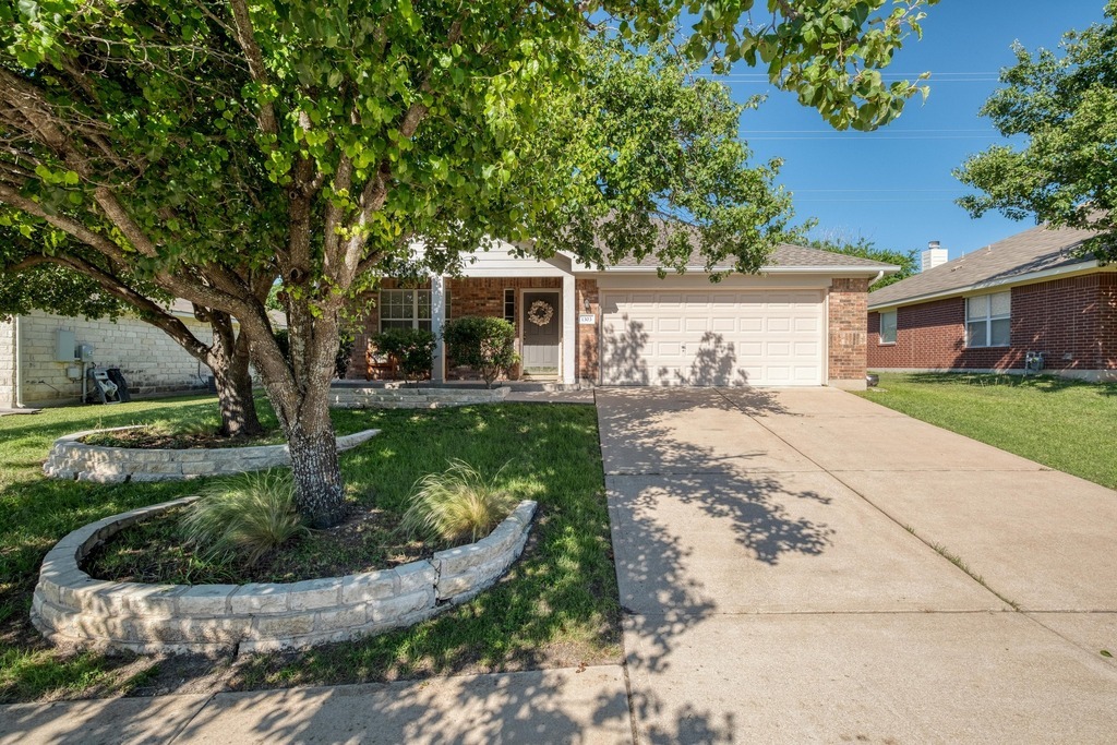 Property Photo: 1303 Ridgewood Drive TX 78641