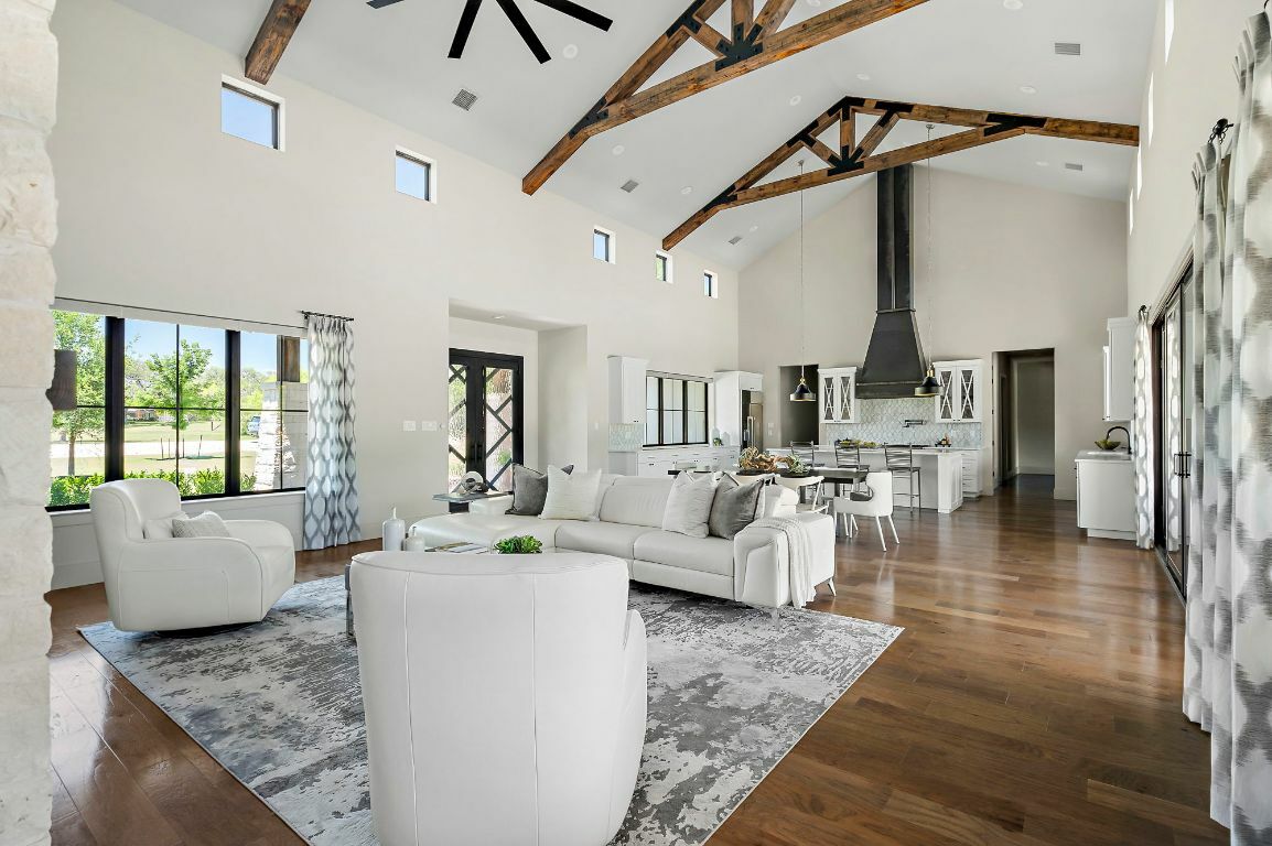 Property Photo: 811 Wade Road TX 78132