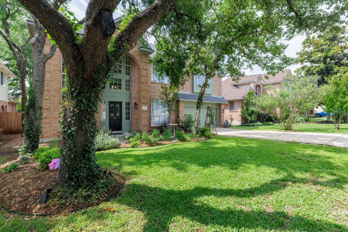 Property Photo: 2113 Spring Hollow Path TX 78681