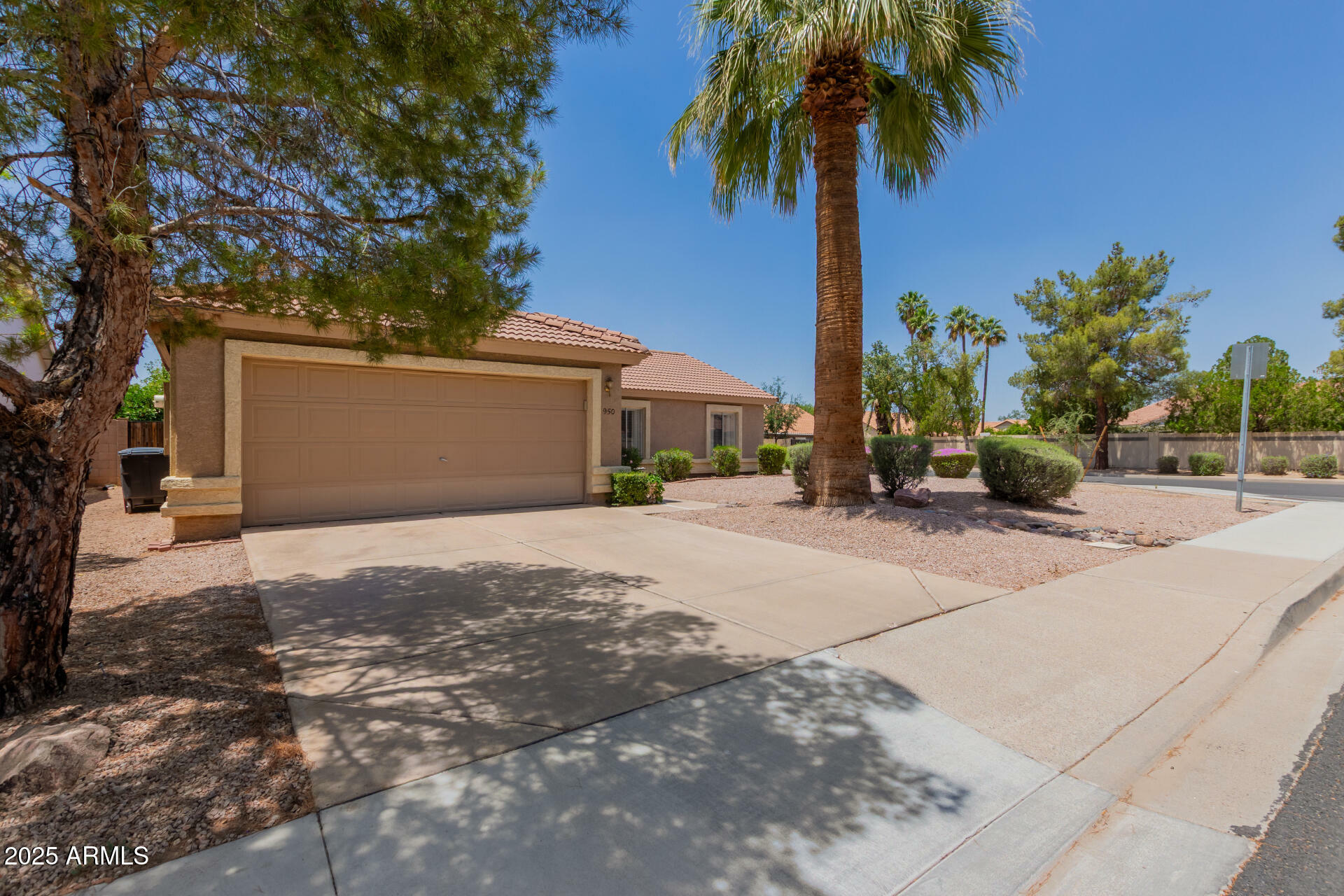 Property Photo:  950 N Sailors Way  AZ 85234 