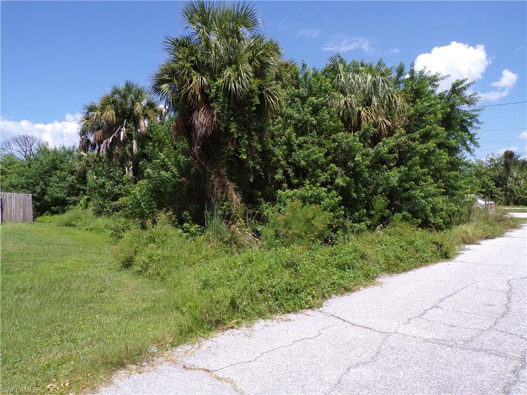 Property Photo: 2423 Sunshine Blvd FL 33950