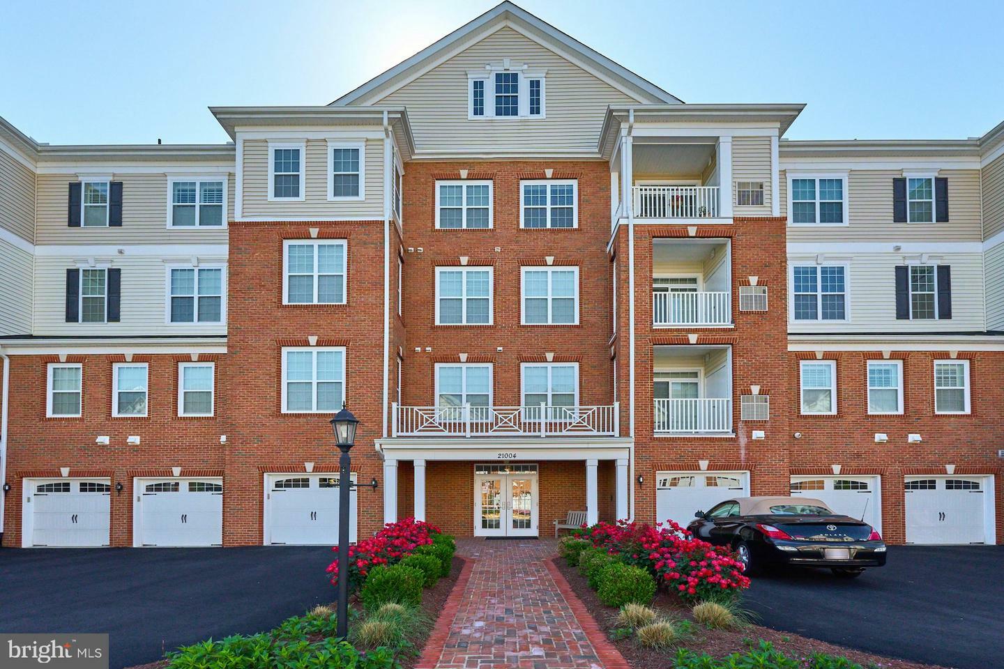 Property Photo: 21004 Rocky Knoll Square 303 VA 20147