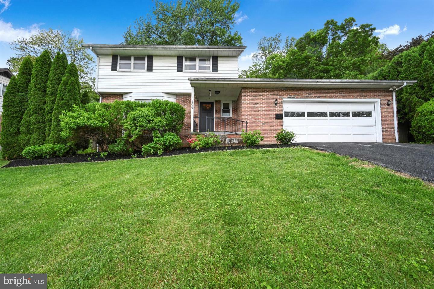 Property Photo: 306 E Broad Street PA 19607