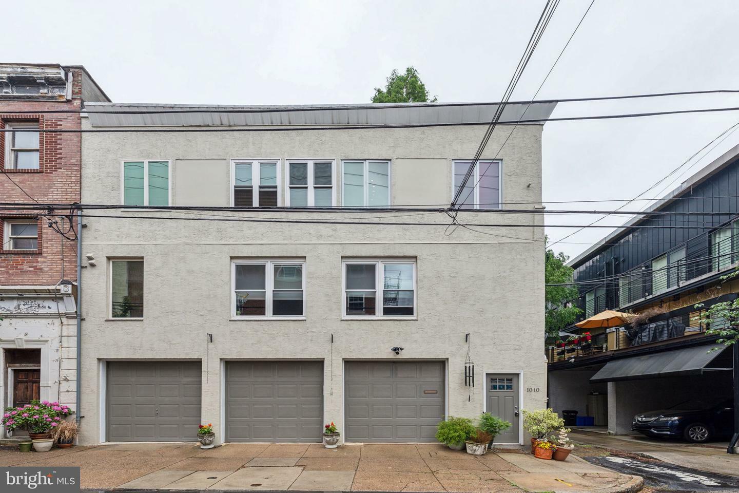 Property Photo: 1010 Catharine Street PA 19147