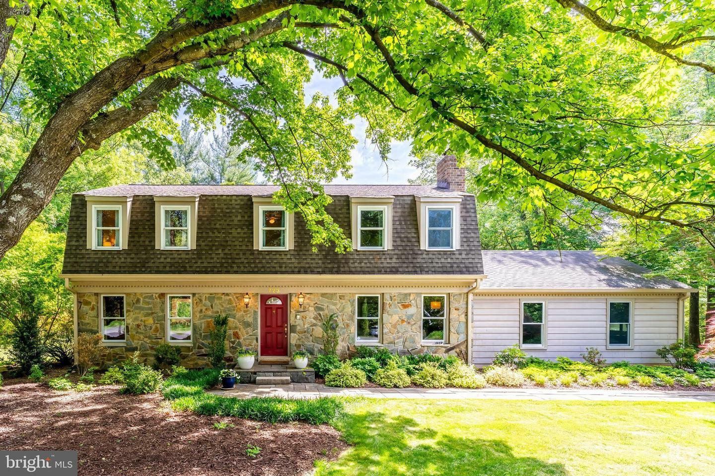 Property Photo: 723 Forest Ridge Drive VA 22066