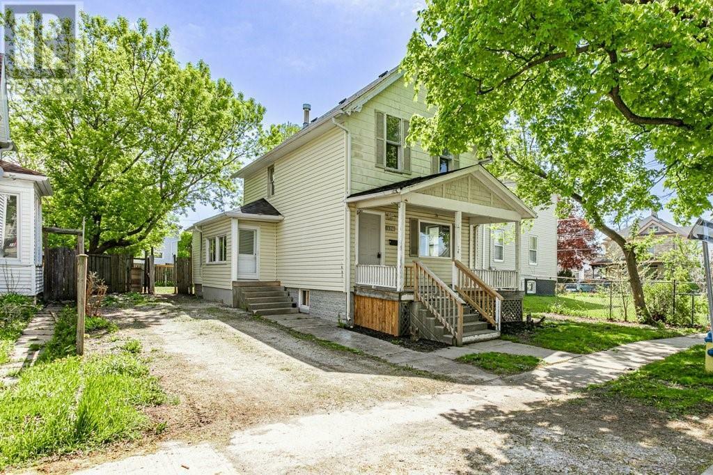 Property Photo:  136 Brock Street North  ON N7T 5Z1 