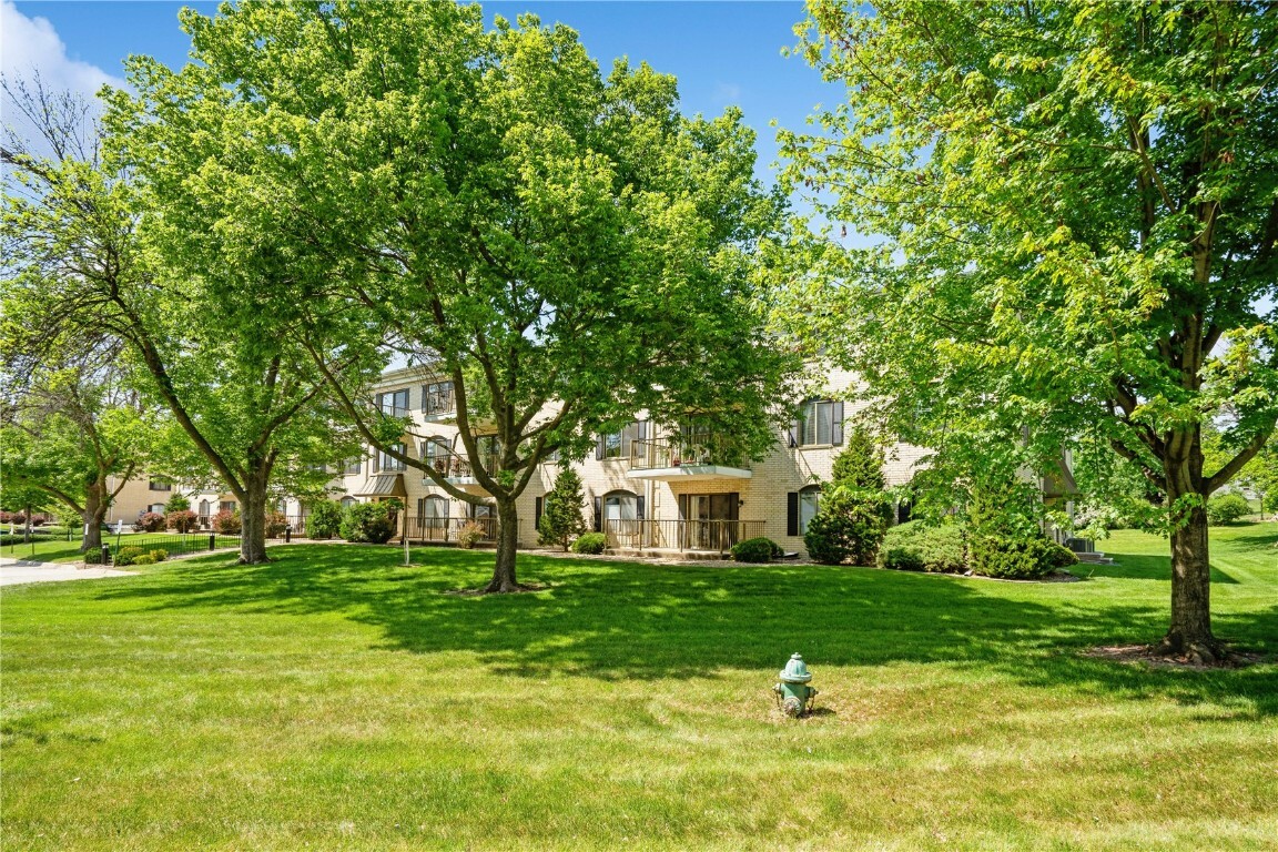 Property Photo:  2135 1st Avenue SE 215  IA 52403 