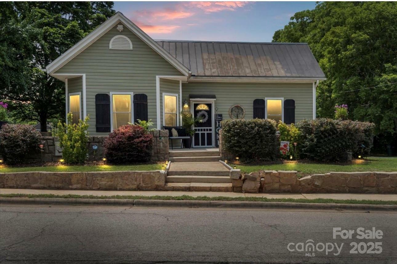 Property Photo: 303 N Main Street N NC 28146