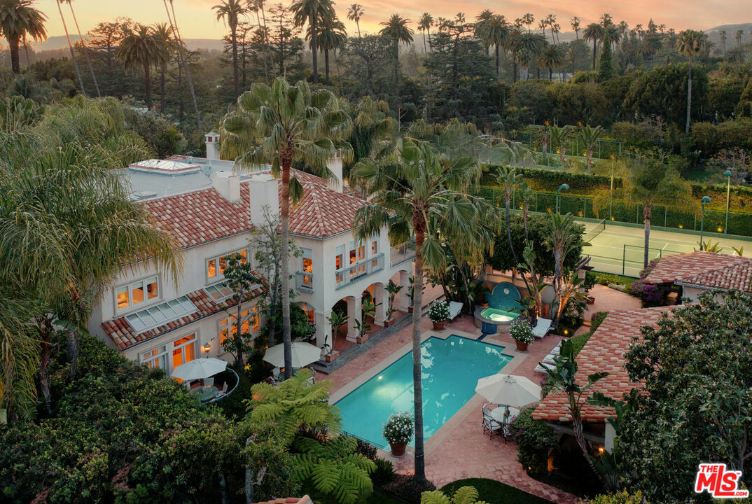 Property Photo: 812 N Bedford Dr CA 90210