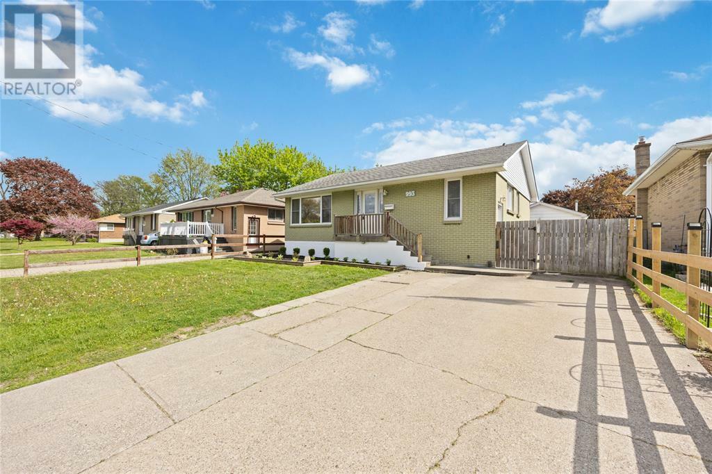 Photo de la propriété: 993 Wellington Street ON N7S 1E2