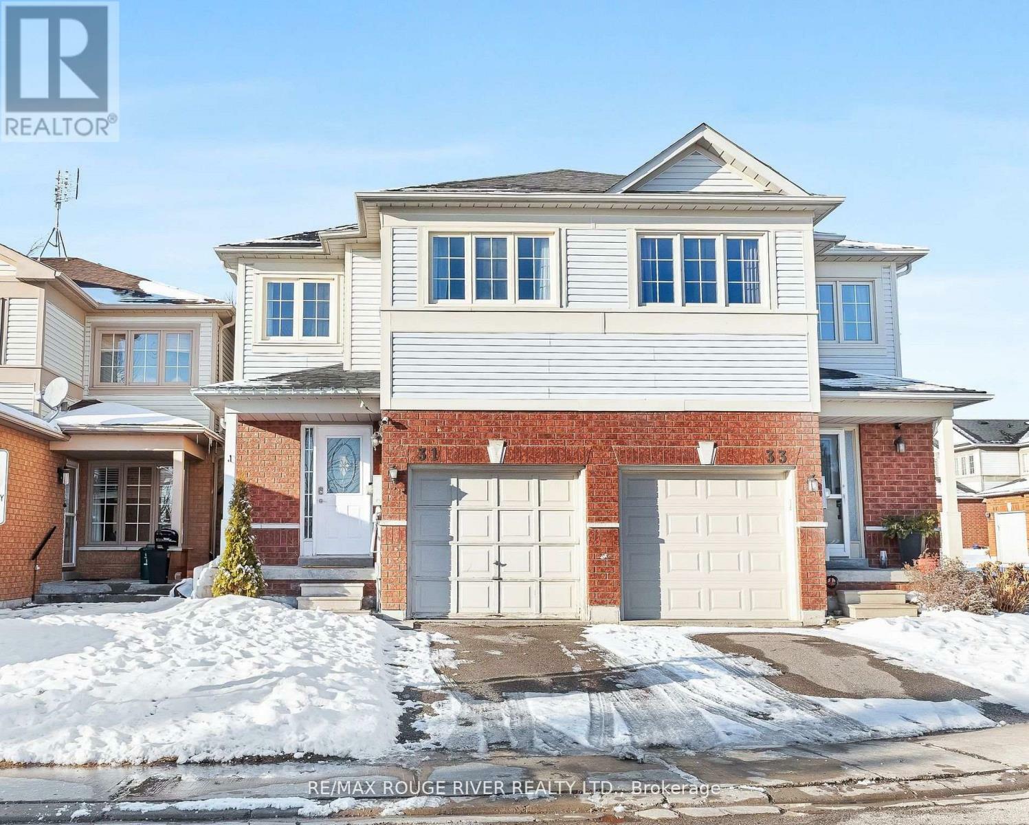 Property Photo: 31 Greengrove Way ON L1R 2N4