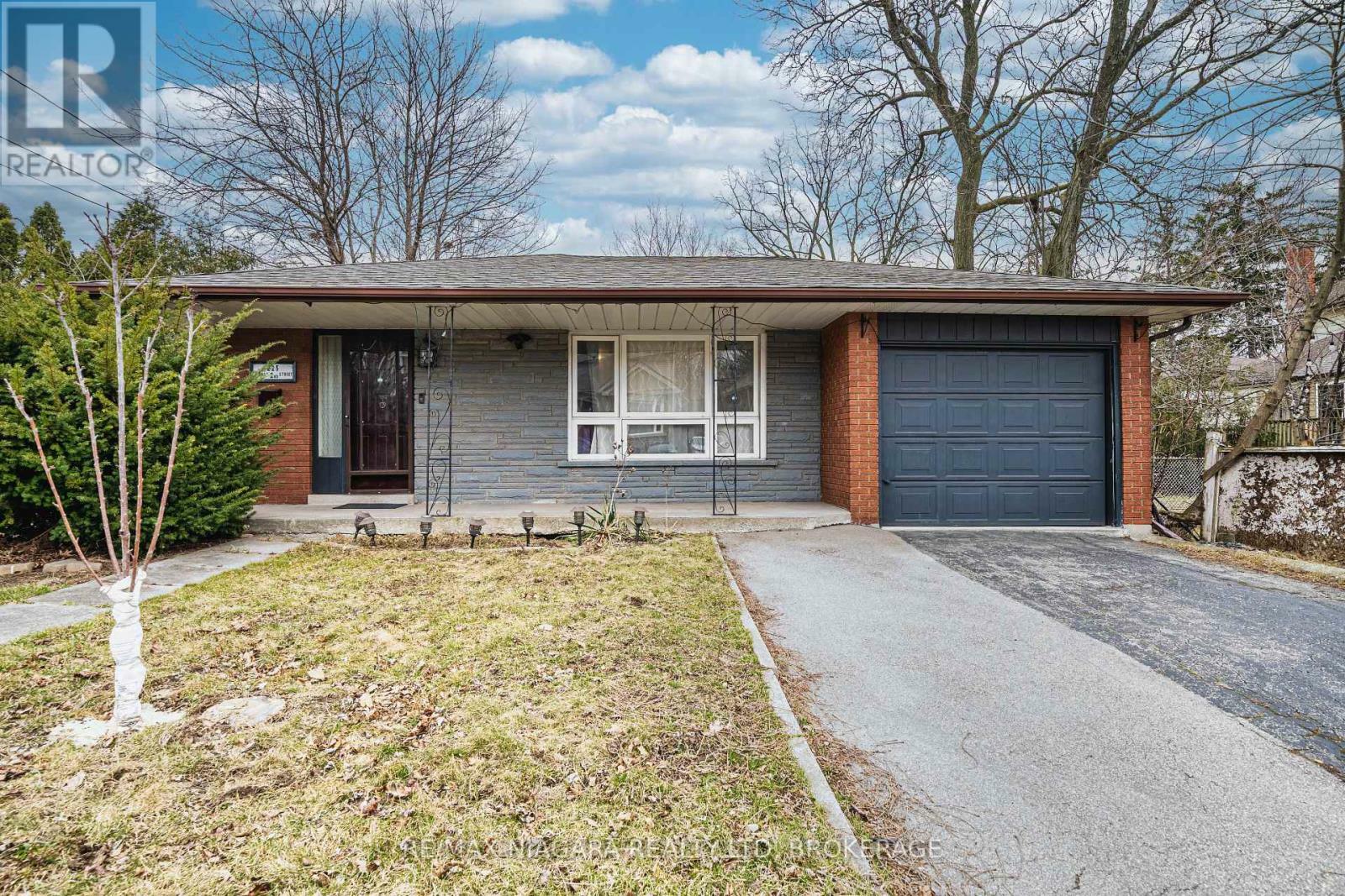 Property Photo: 225 West 2nd Street ON L9C 3G3
