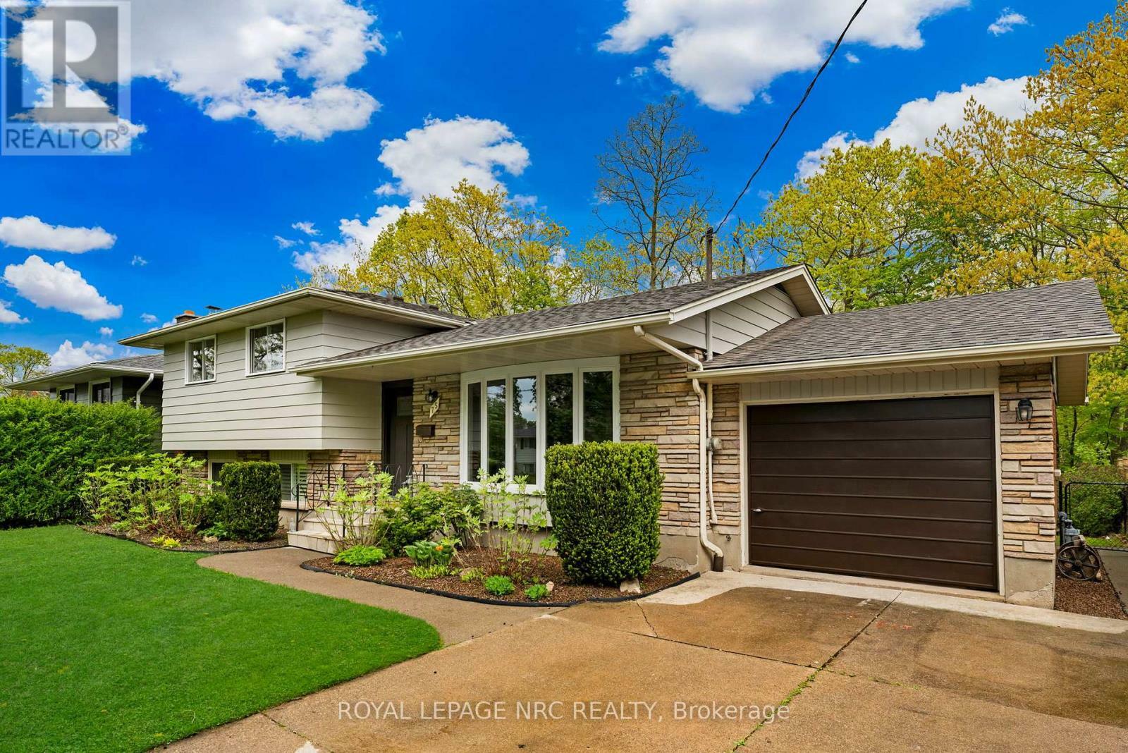 Property Photo: 75 Alexandra Boulevard ON L2P 1K2
