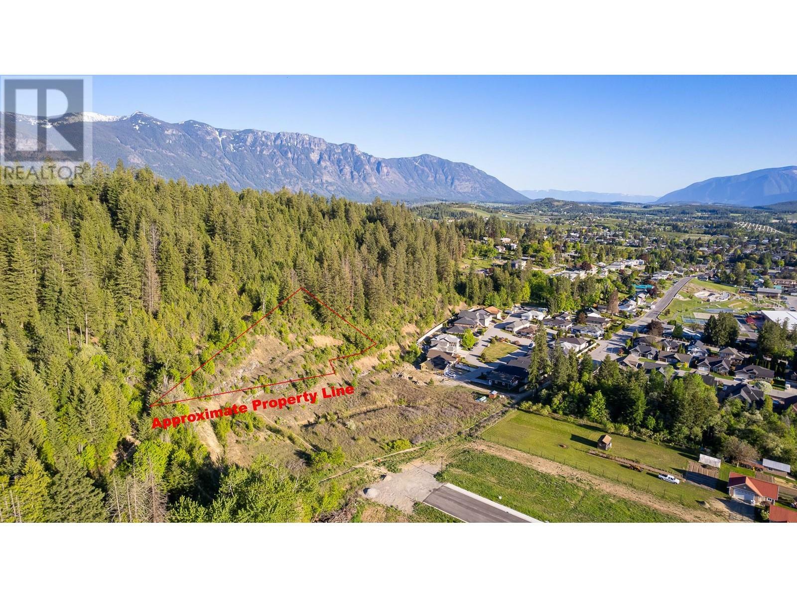 Property Photo:  420 20th Avenue North  BC V0B 1G5 