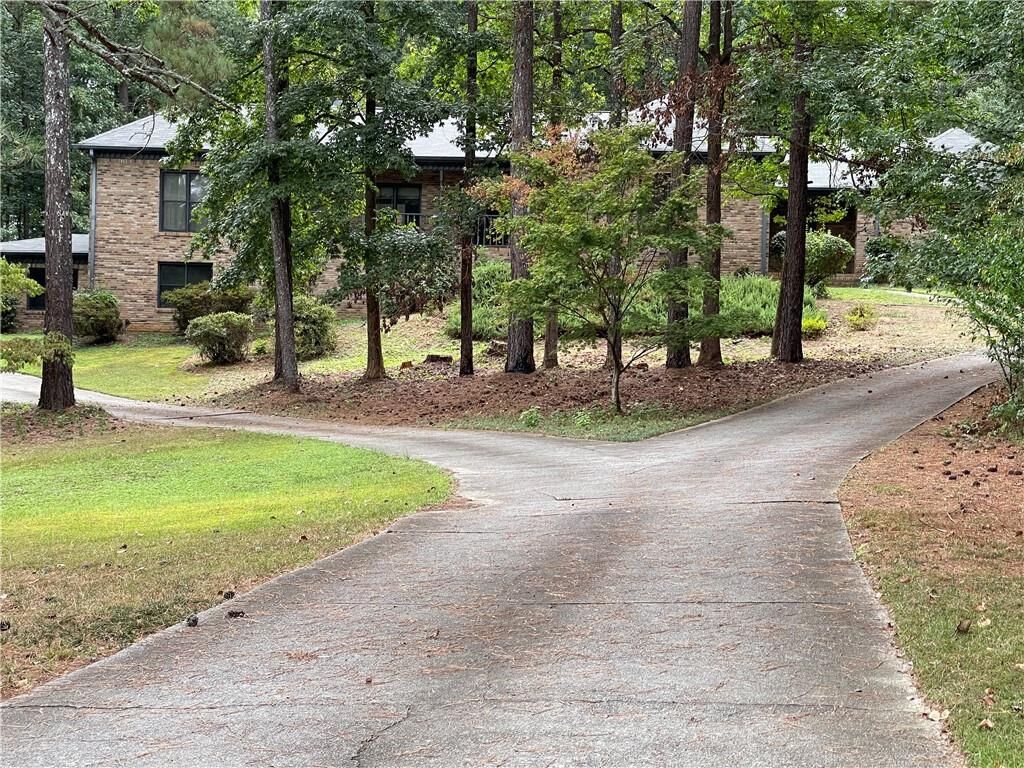 Property Photo:  1935 Lamp Post Lane  GA 30043 
