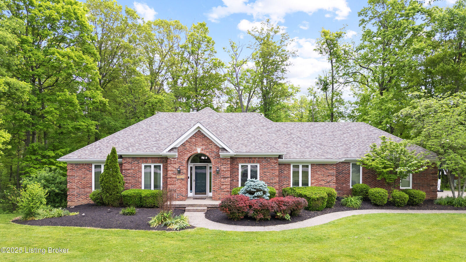 Property Photo:  4424 Grand Cir  KY 40014 