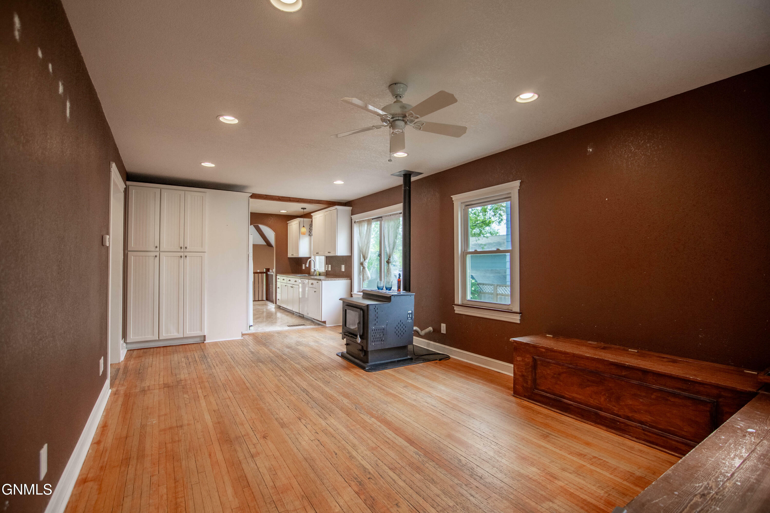 Property Photo: 827 13th Street ND 58501