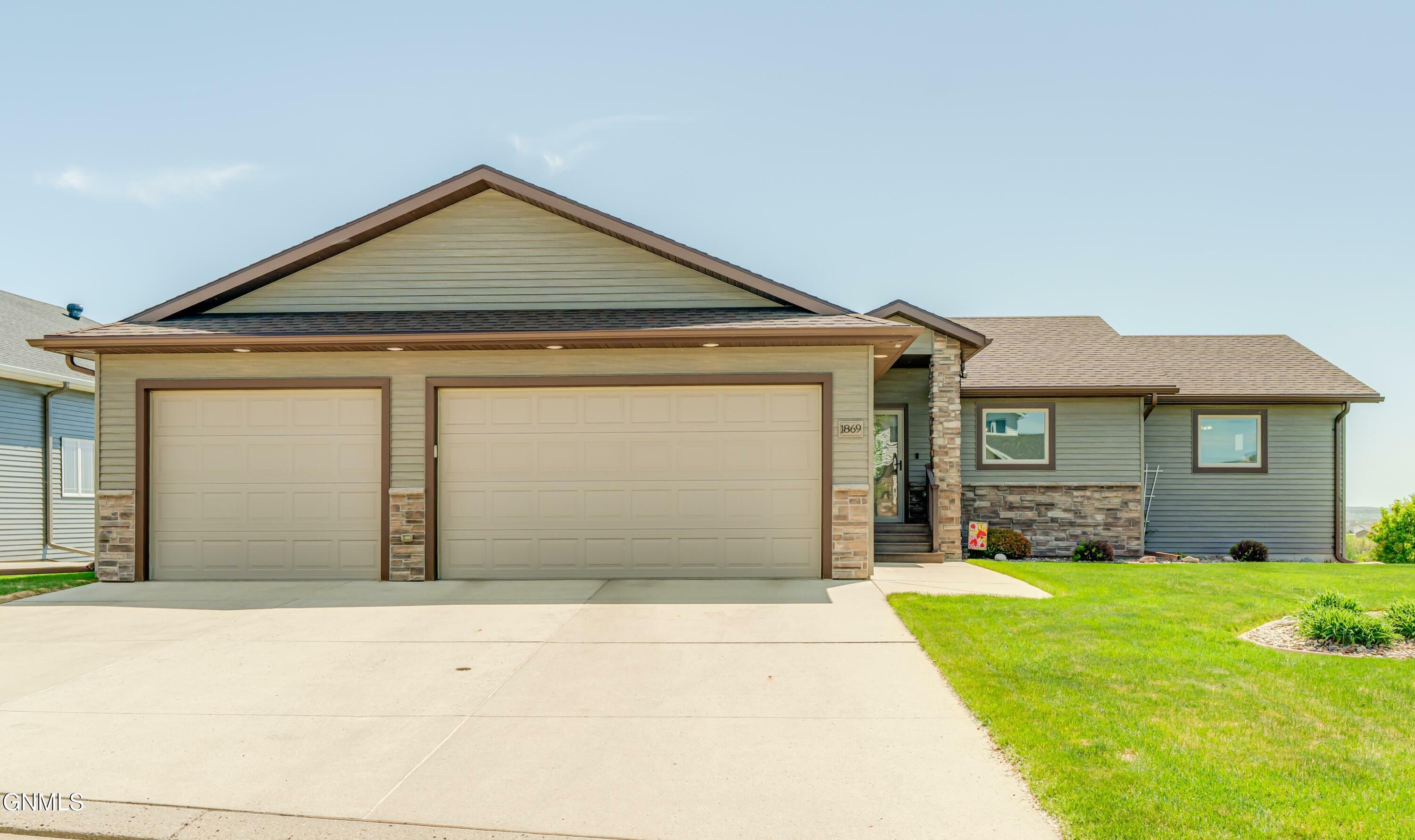 1869 Harding Place  Bismarck ND 58501 photo