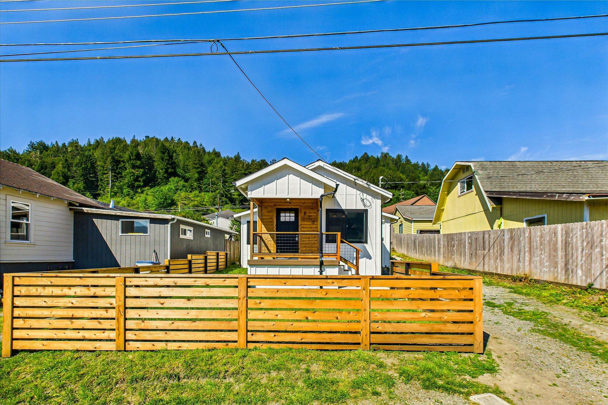 Property Photo: 875 Rio Dell Avenue CA 95562