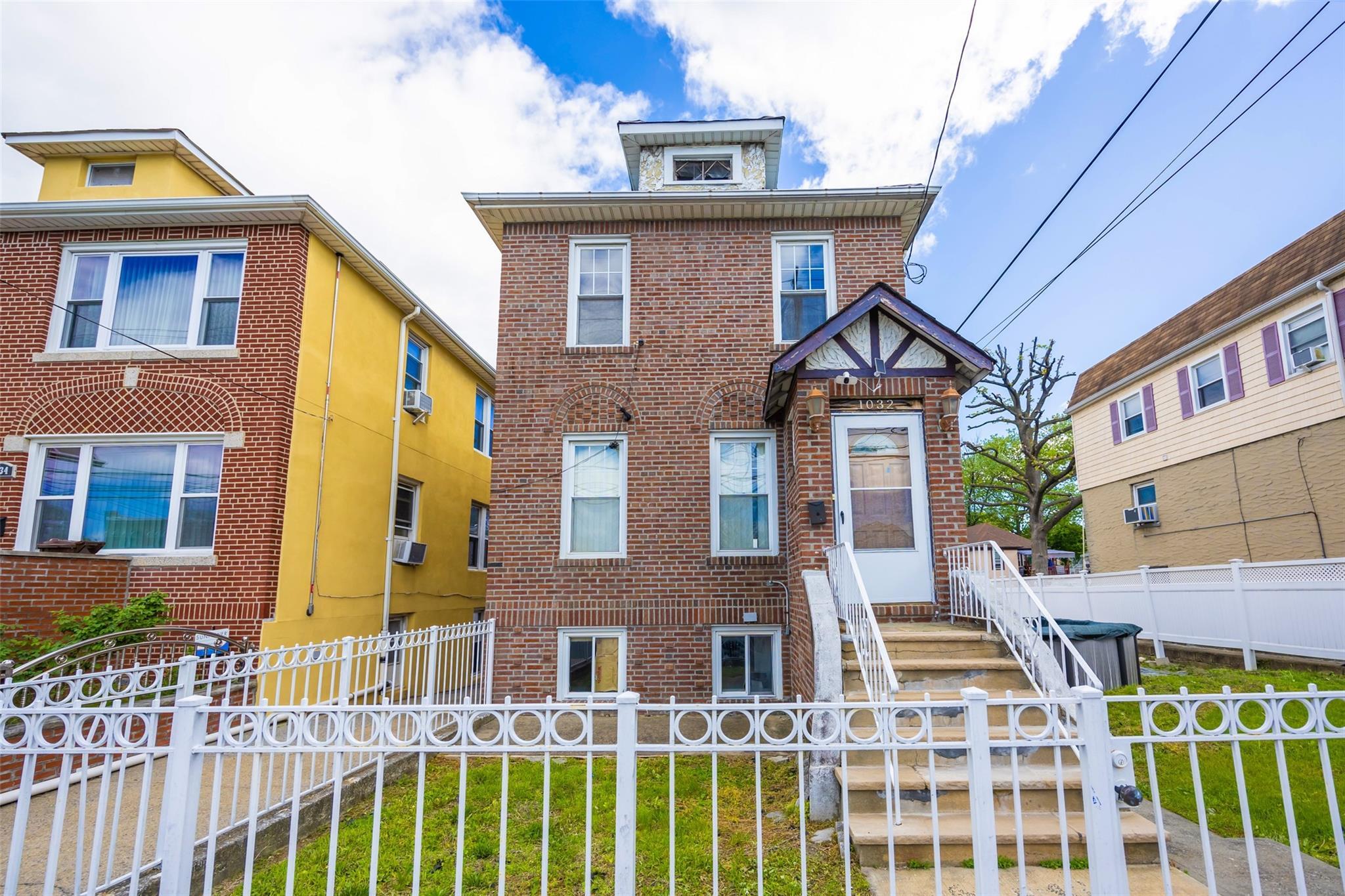 Property Photo: 1032 Swinton Avenue NY 10465
