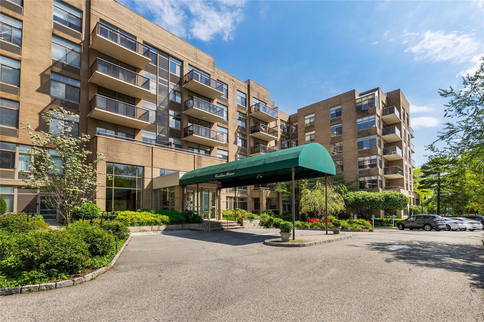 Property Photo:  35 N Chatsworth Avenue 6J  NY 10538 