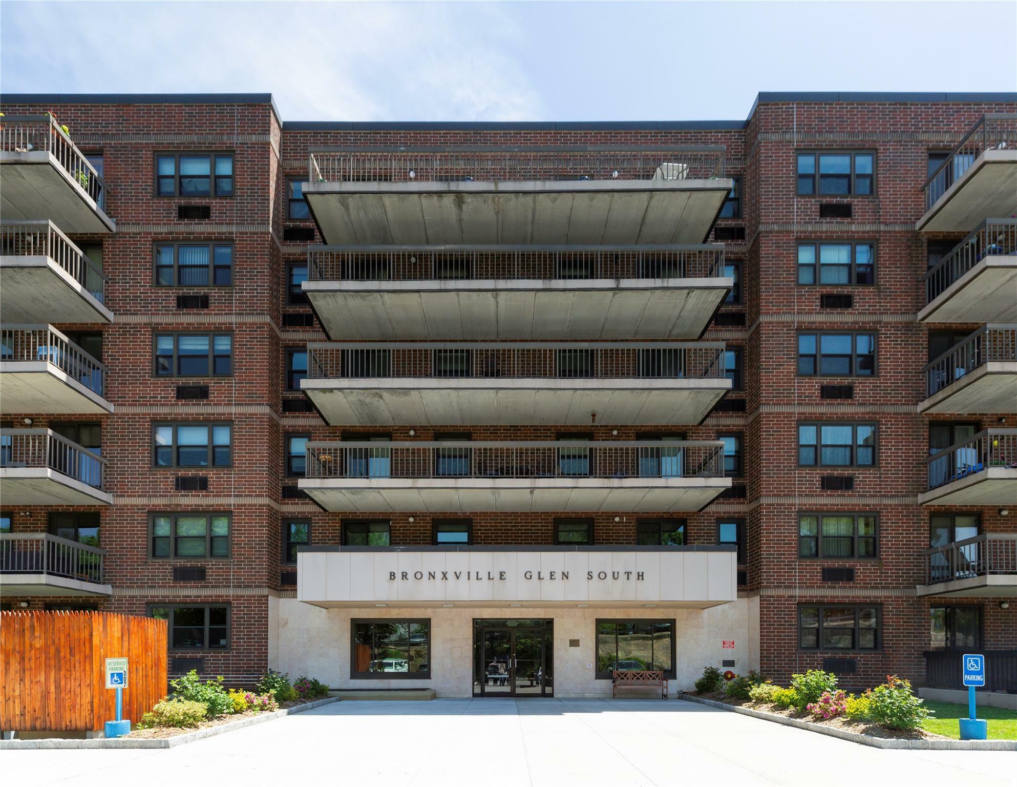 Property Photo: 1376 Midland Avenue 307 NY 10708