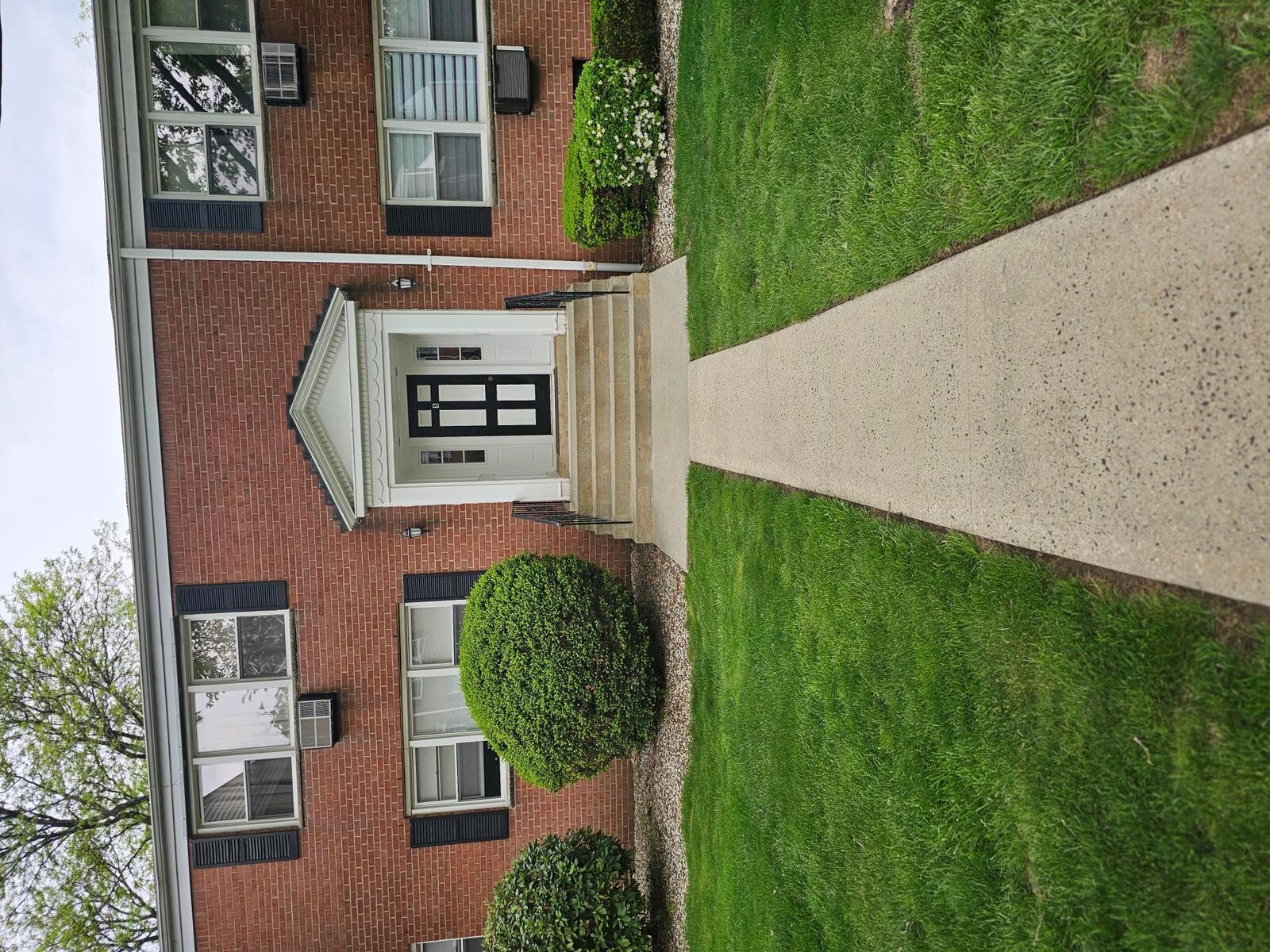 Property Photo:  5 Oxford Court 7815  NY 10901 