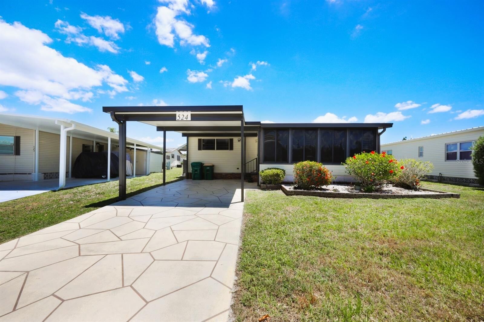 Property Photo: 2100 Kings Highway 524 FL 33980