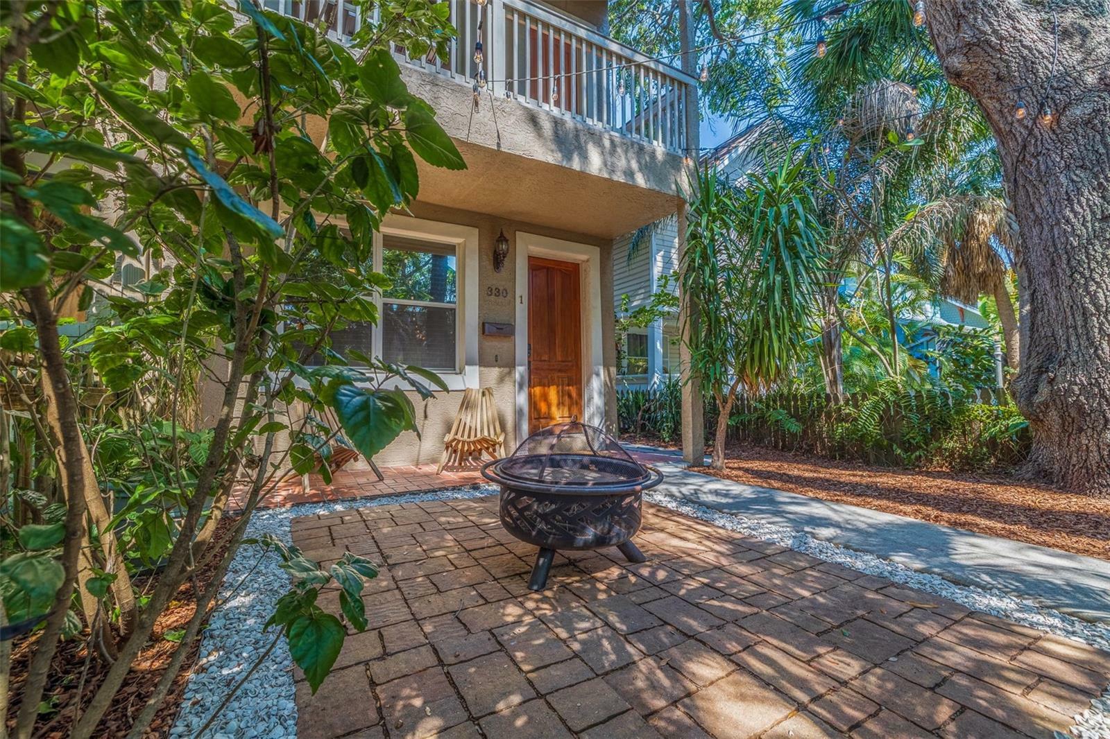 Property Photo: 330 Lang Court N 1 FL 33701