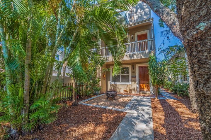 Property Photo:  330 Lang Court N 1  FL 33701 