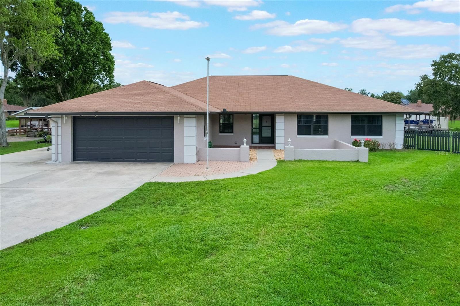 Property Photo: 1620 Texas Court FL 32778