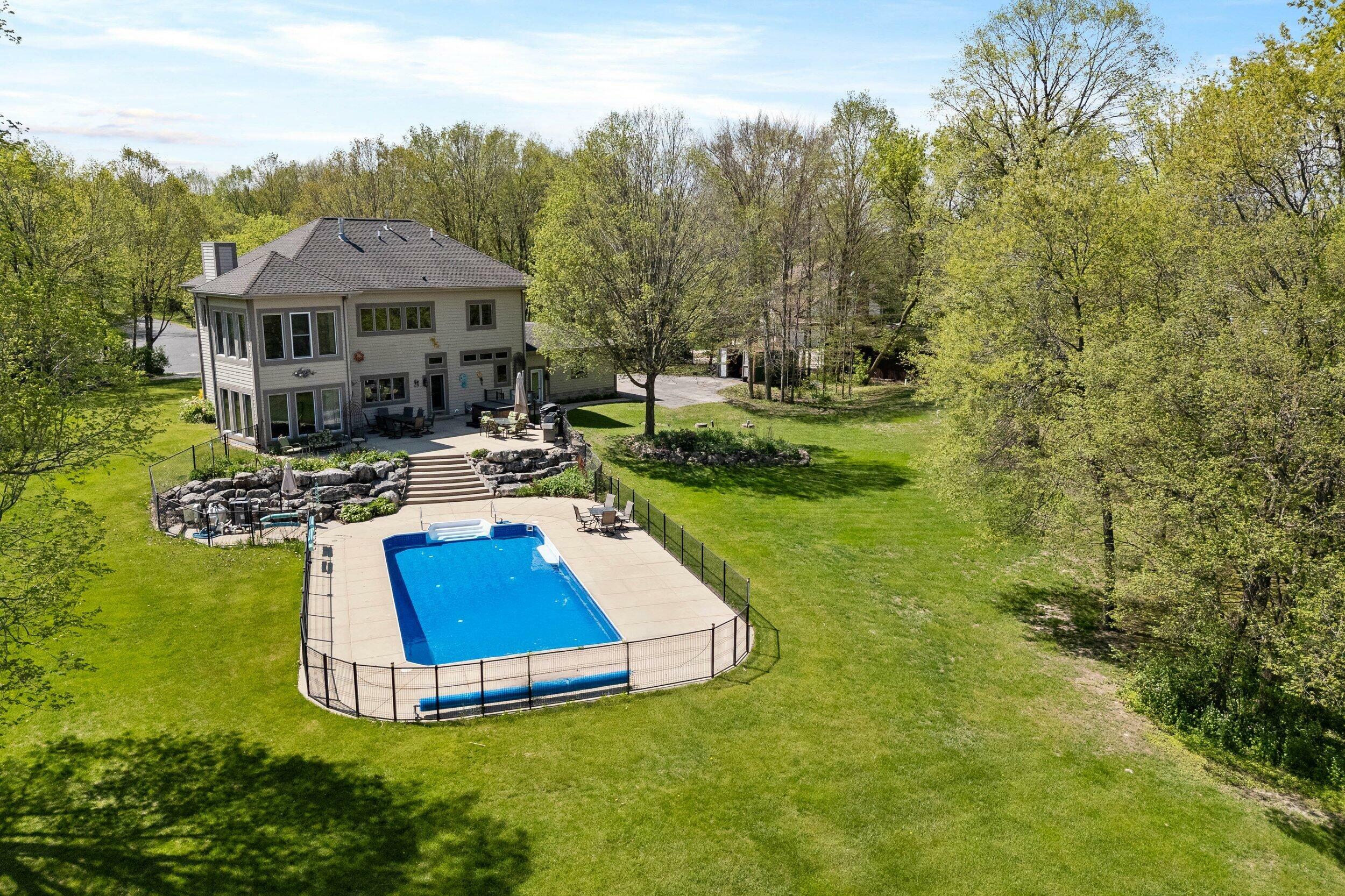 Property Photo: 1390 Fiesta Ct WI 53012