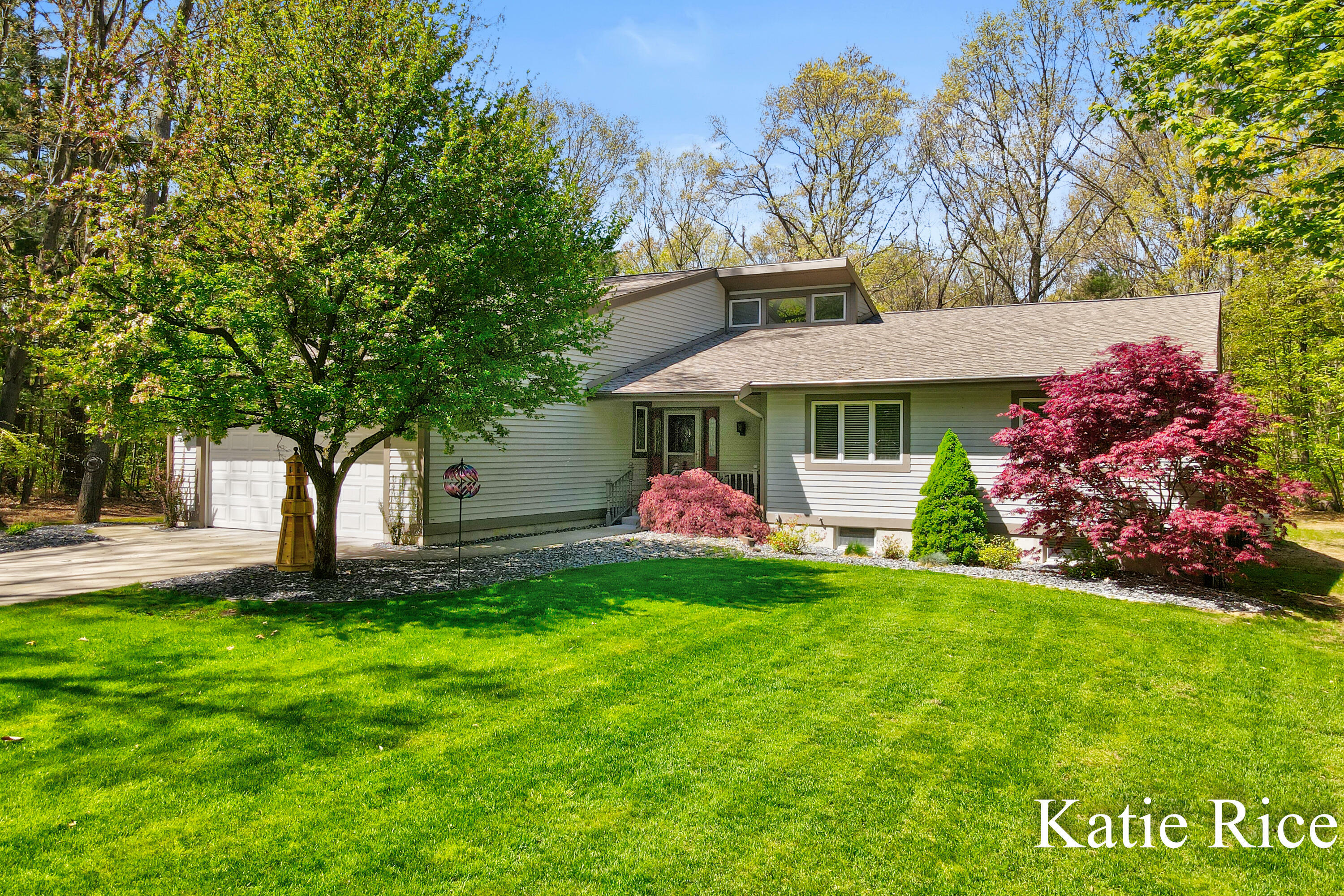 Property Photo: 6611 Burton Woods Drive MI 49461