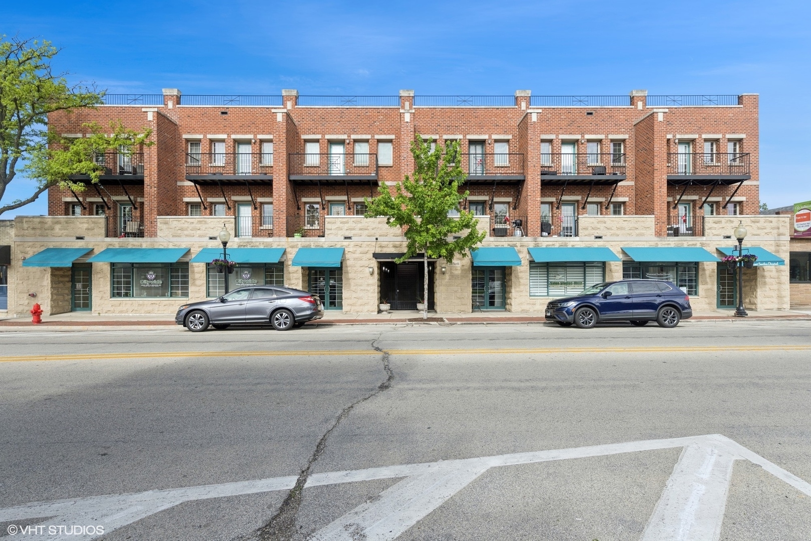 Property Photo: 210 N Cass Avenue 6 IL 60559