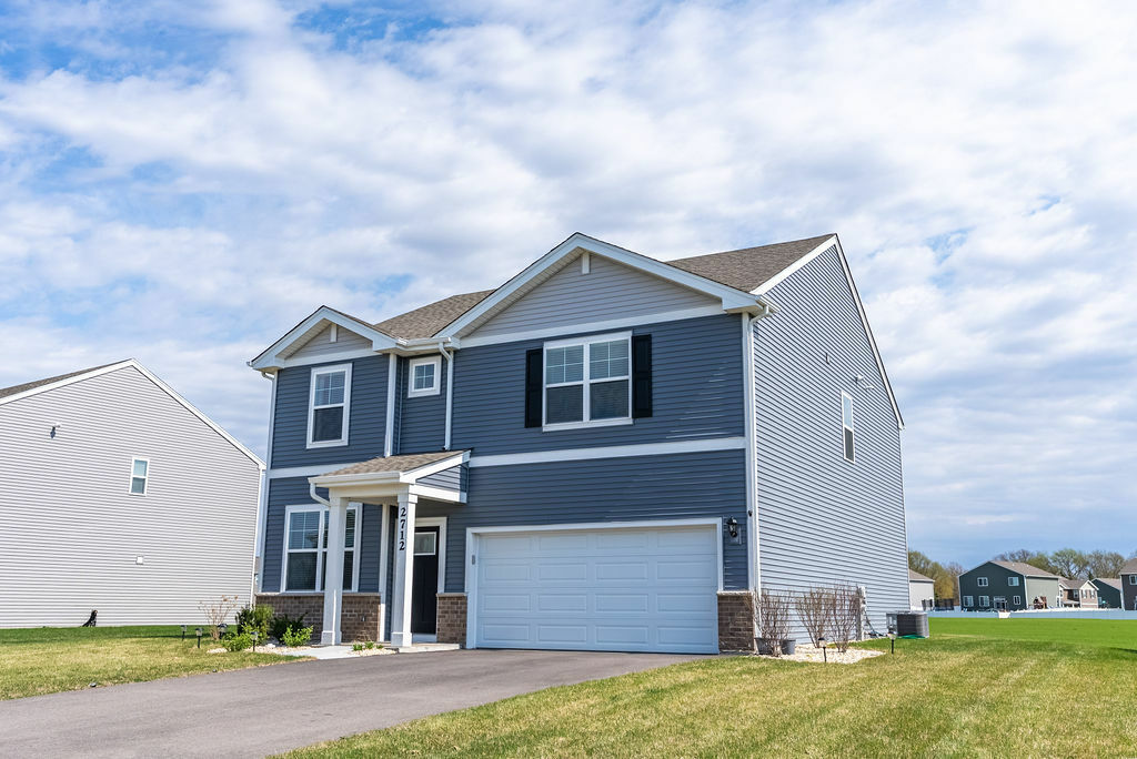 Property Photo: 2712 Berrywood Lane IL 60560