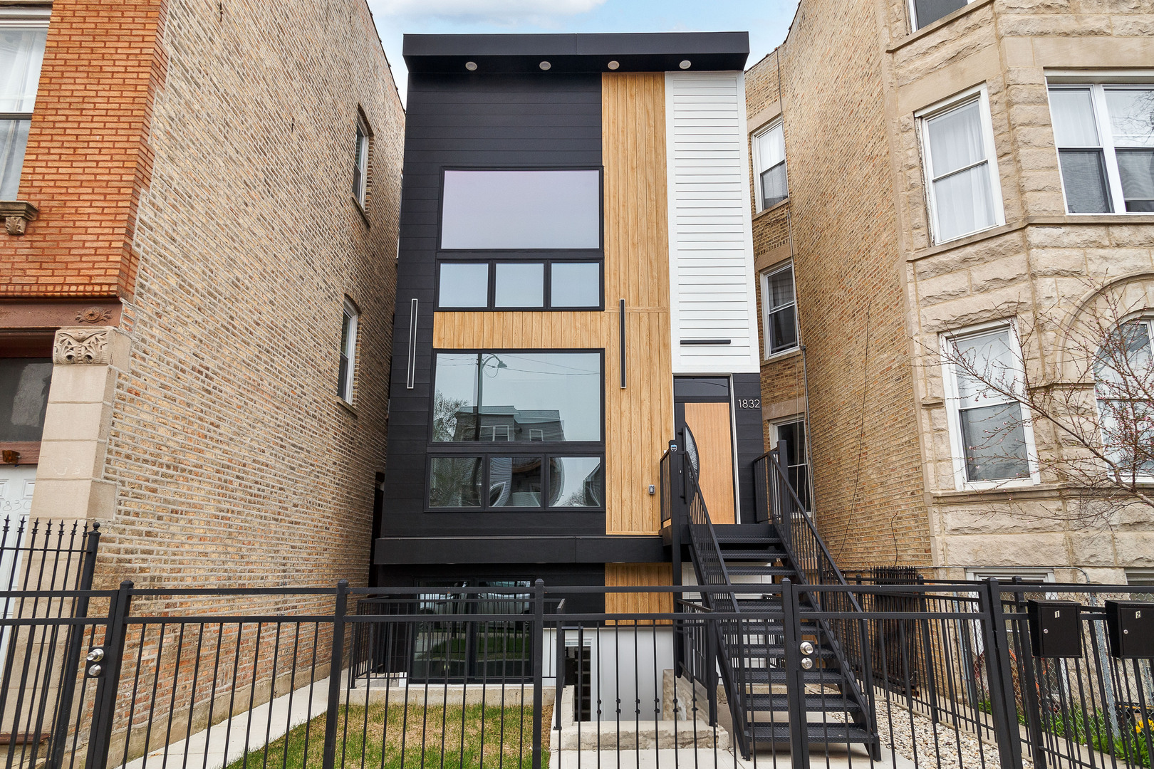 Property Photo: 1832 N Kimball Avenue IL 60647