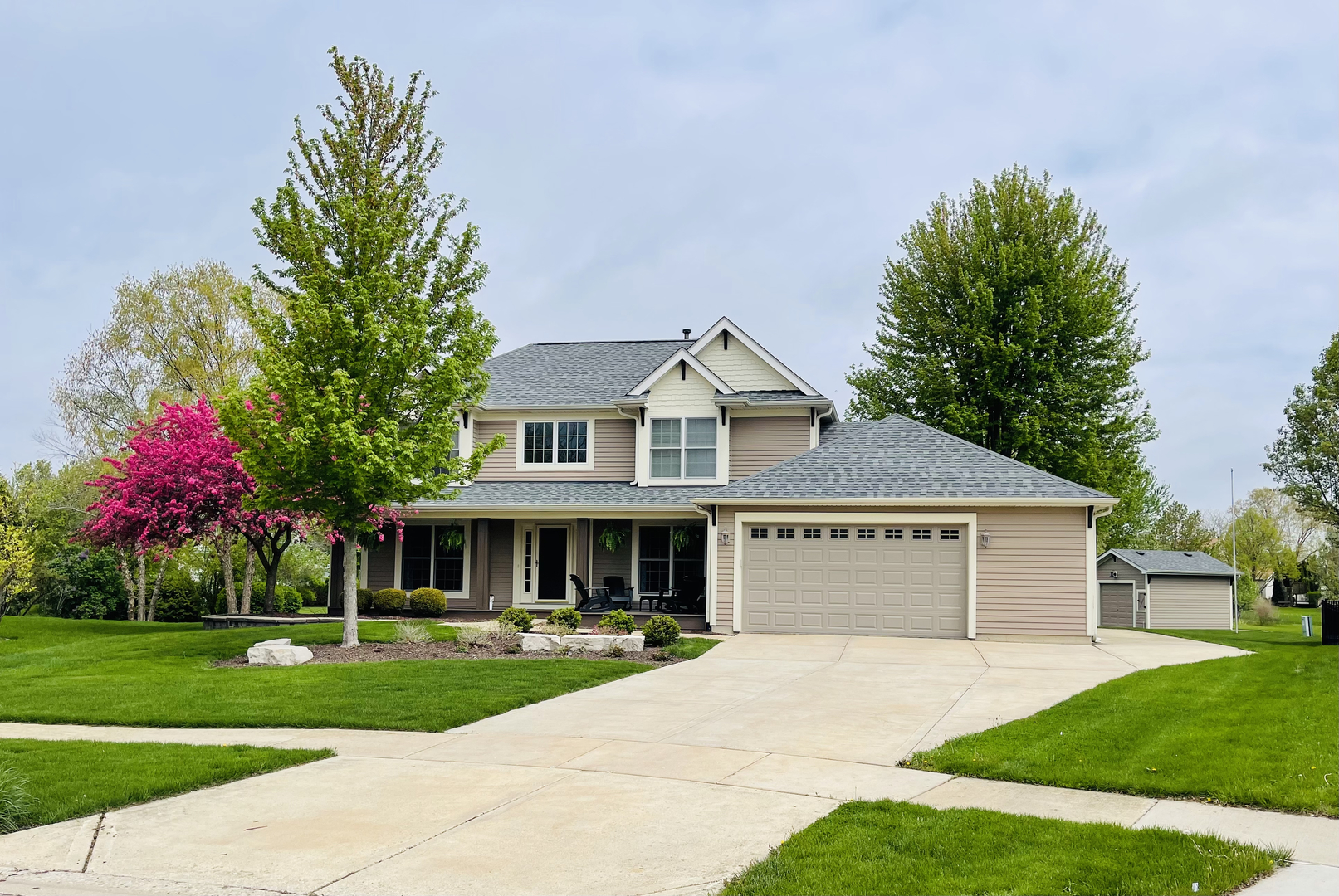 Property Photo: 384 Edgewater Court IL 60554